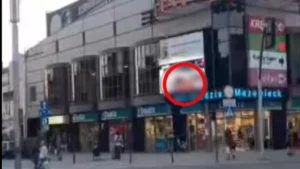 Szokujący Incydent w Częstochowie: Film Dla Dorosłych na Wielkim Telebimie